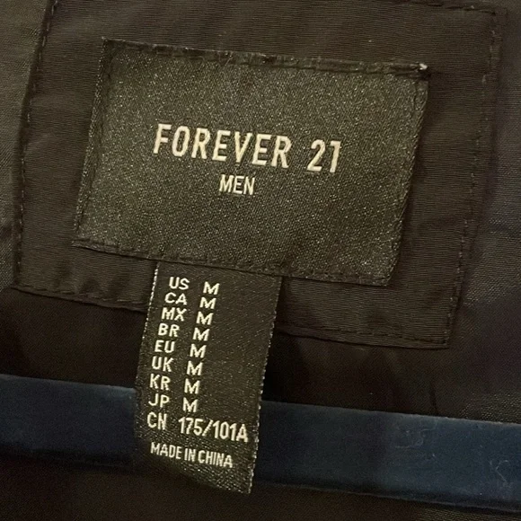 NWOT Forever 21 Men’s lightweight black jacket - Picture 2 of 5